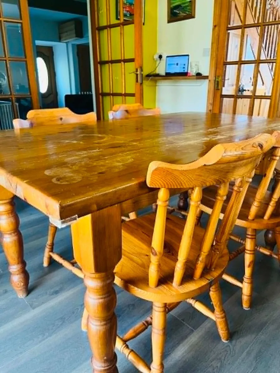 Pine kitchen table and 6 chairs - Image 1