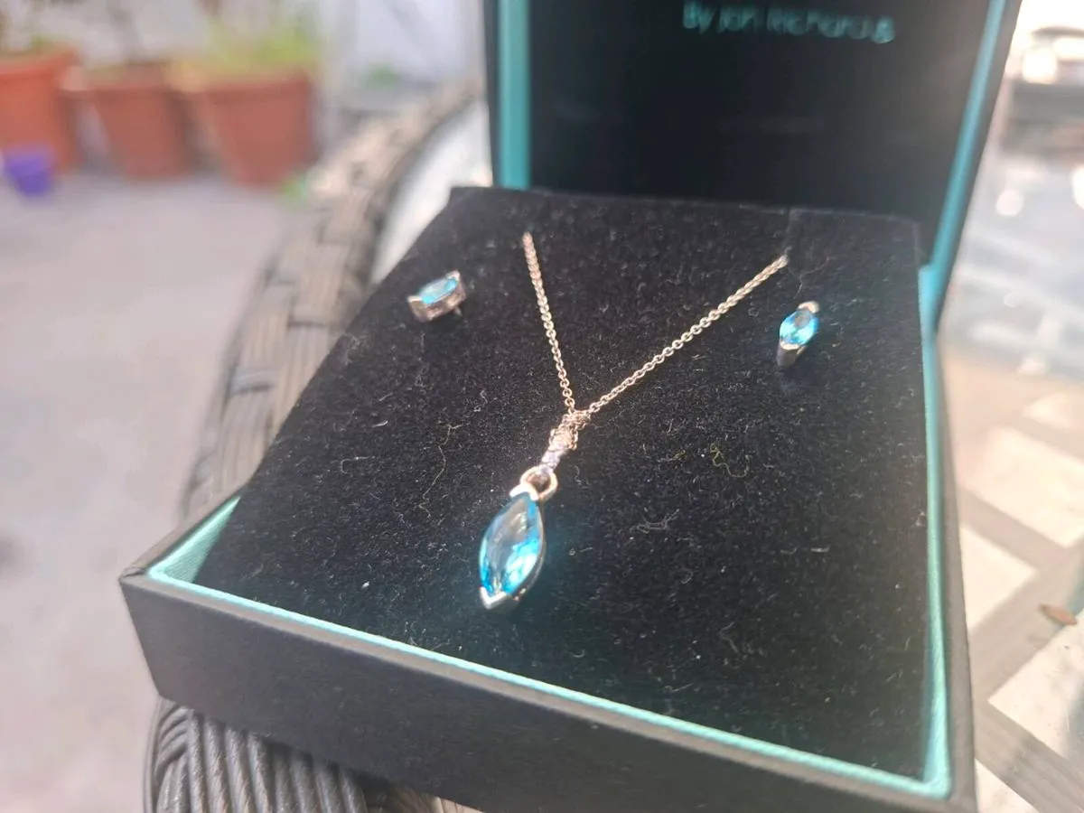Solid 925 Silver Ladies Chain and Earrings Set - Image 1