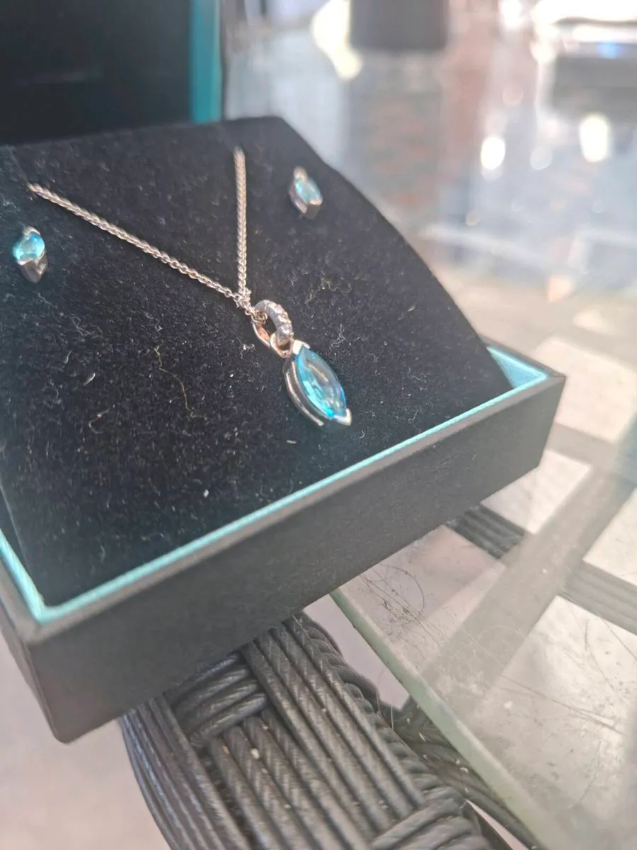 Solid 925 Silver Ladies Chain and Earrings Set - Image 3