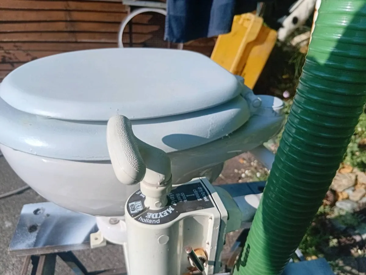Yacht sea head(toilet) - Image 3