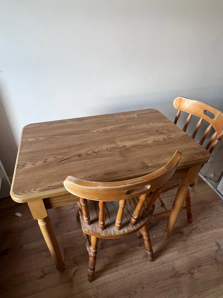 Table with 2 chairs - Image 1