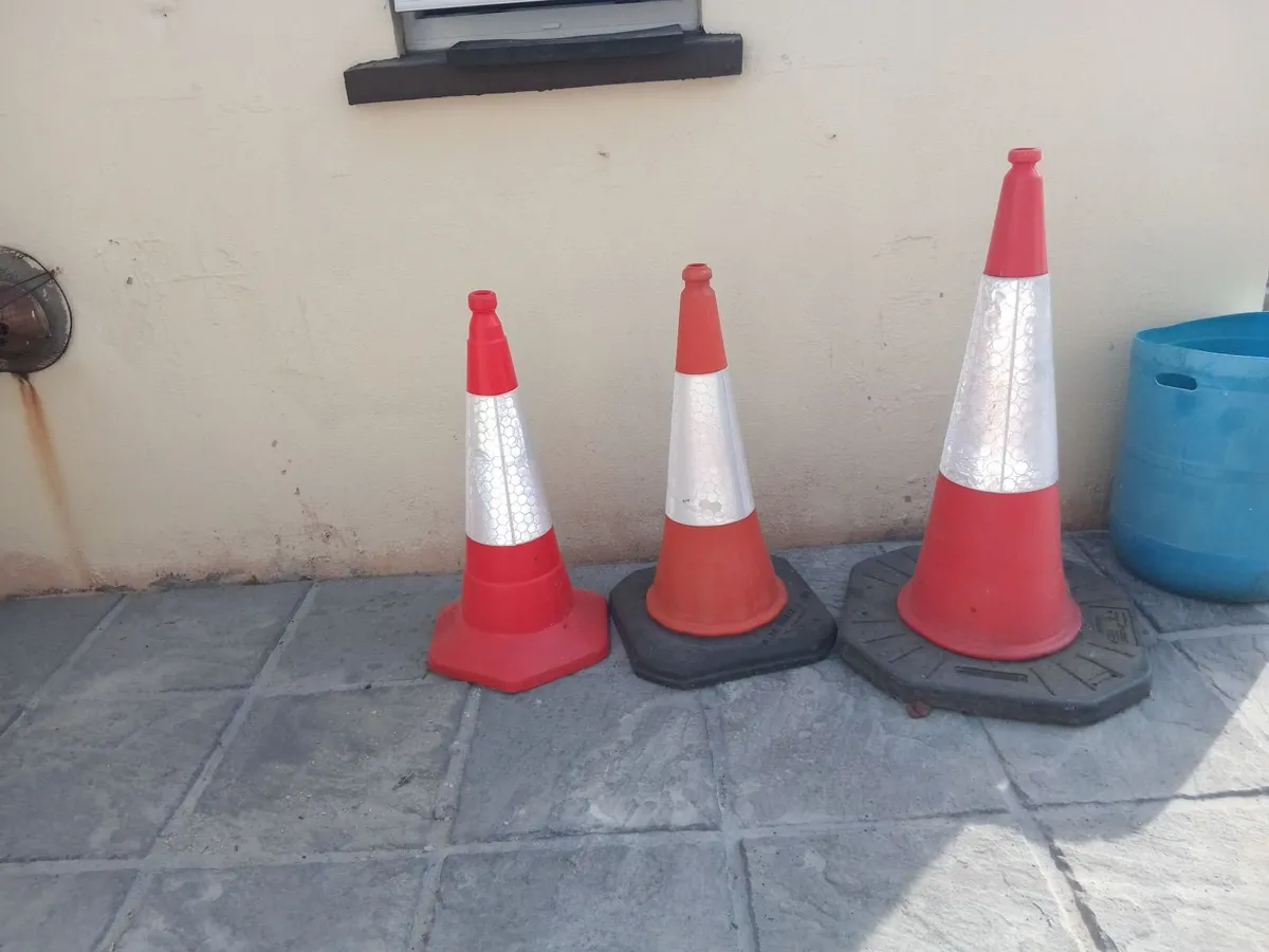 3 CONES