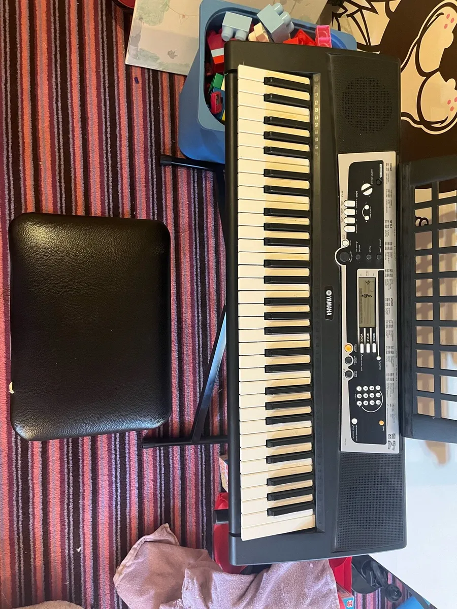 Yamaha Keyboard - Image 4