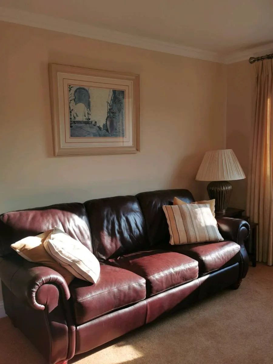 Lounge contents - Image 2