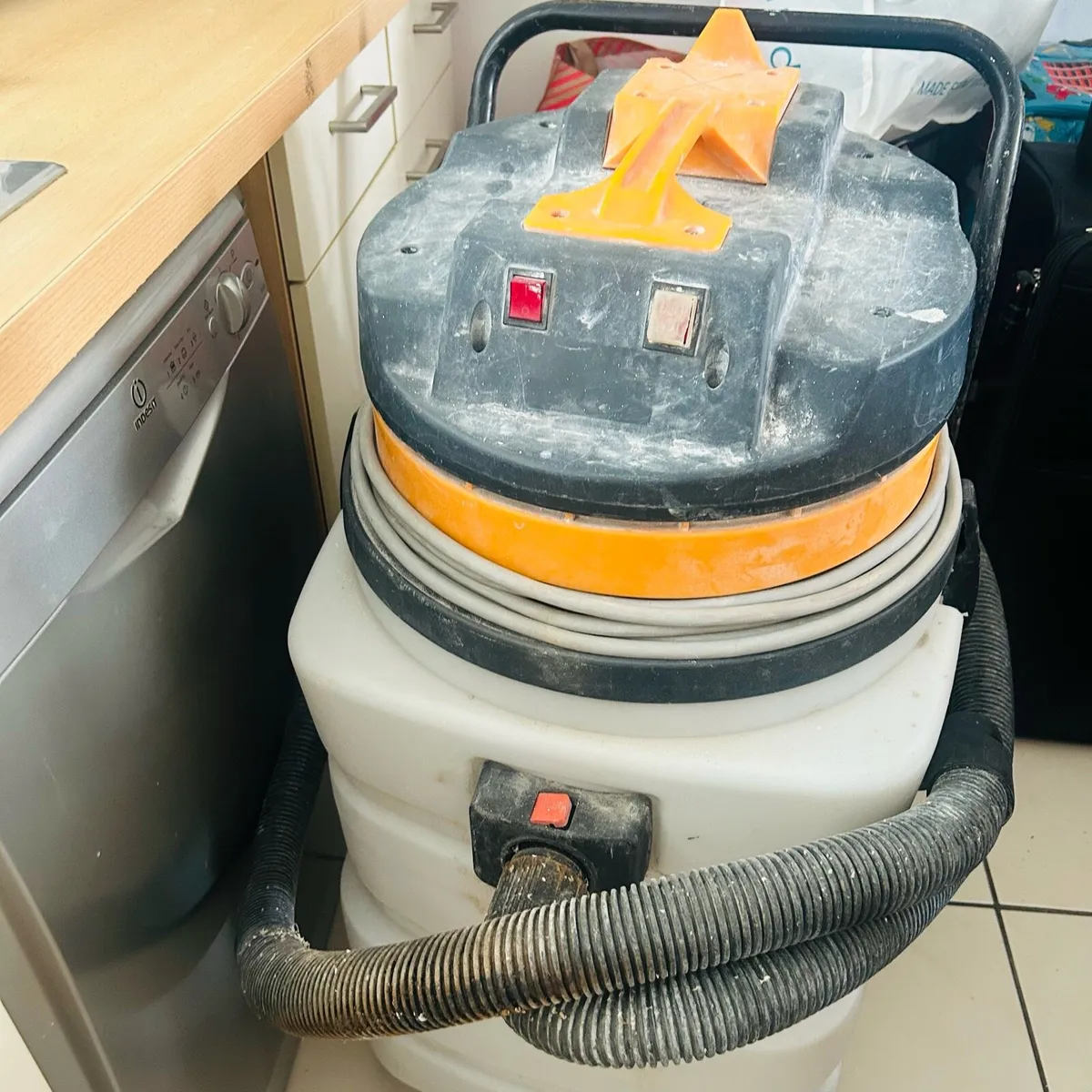 Wet and Dry Vacuum - Image 3