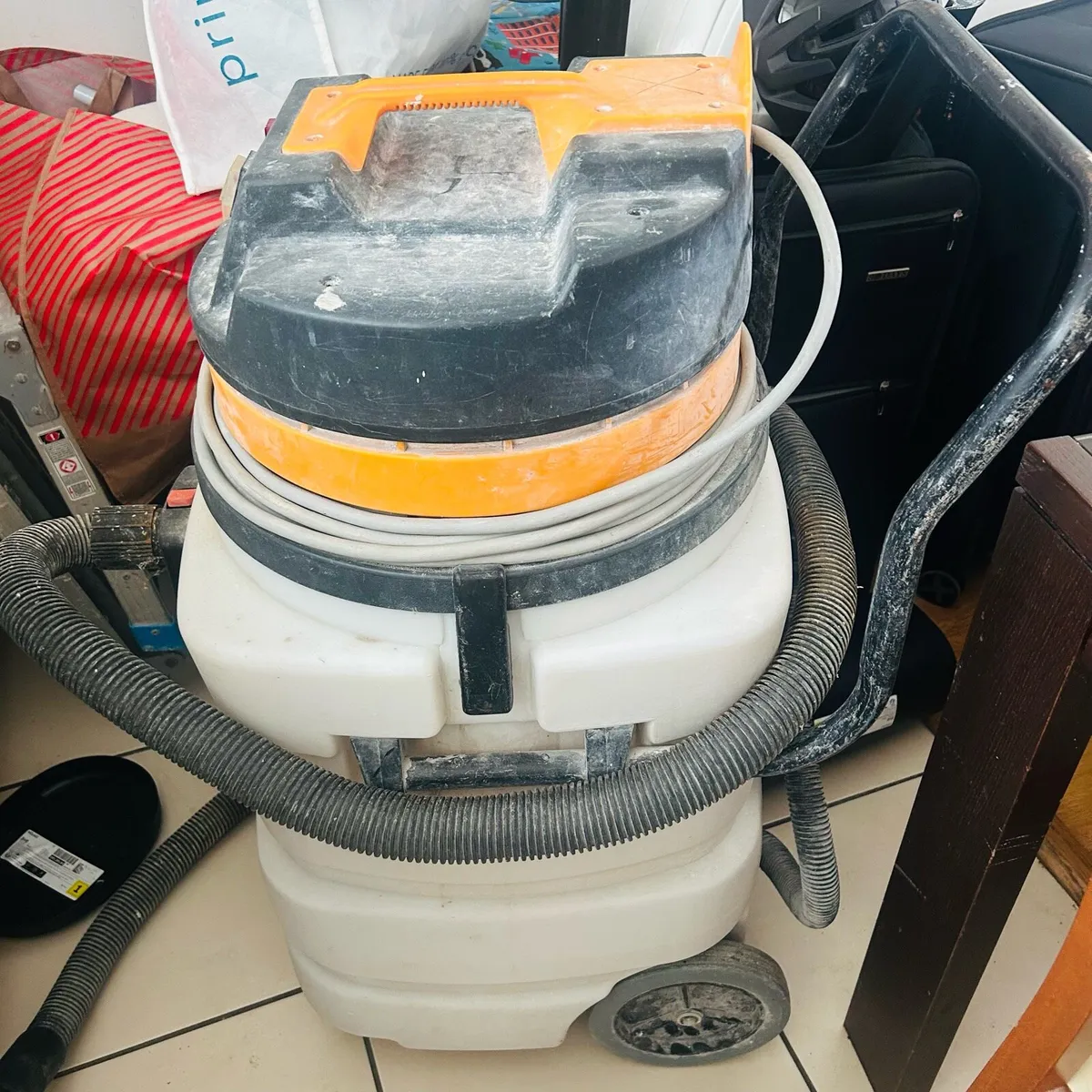 Wet and Dry Vacuum - Image 1