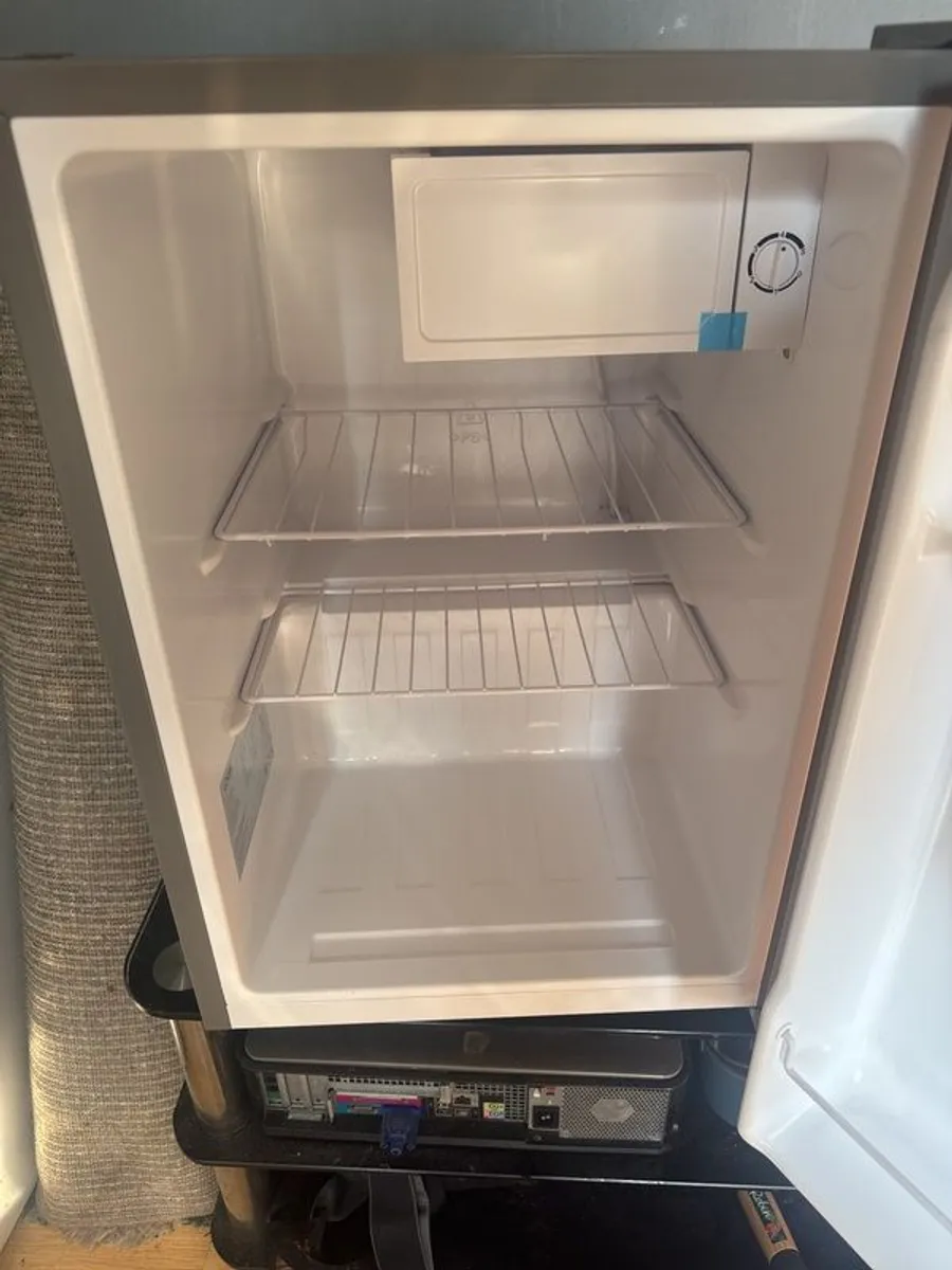 logik mini fridge - Image 2