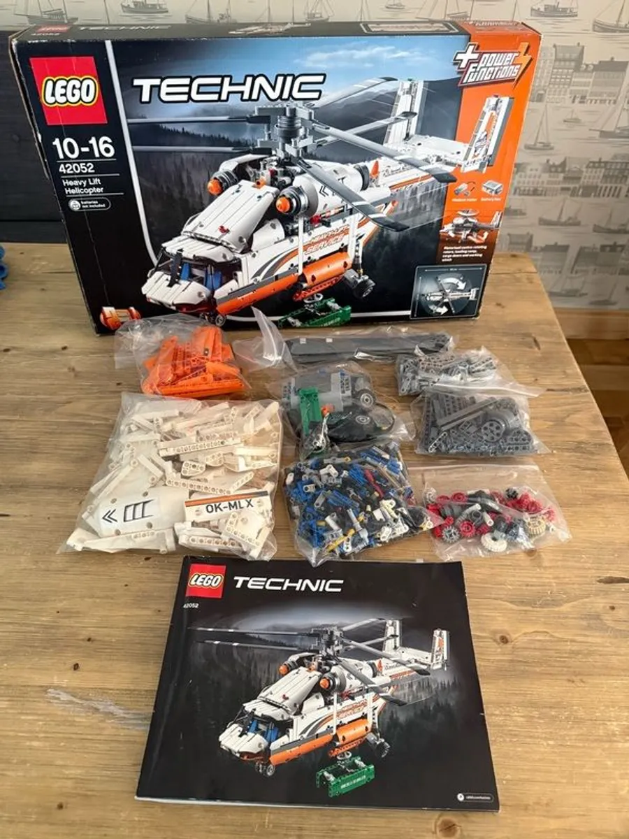 Lego 42052 Heavy Lift Helicopter - Image 2