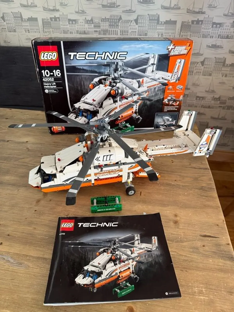 Lego 42052 Heavy Lift Helicopter - Image 1