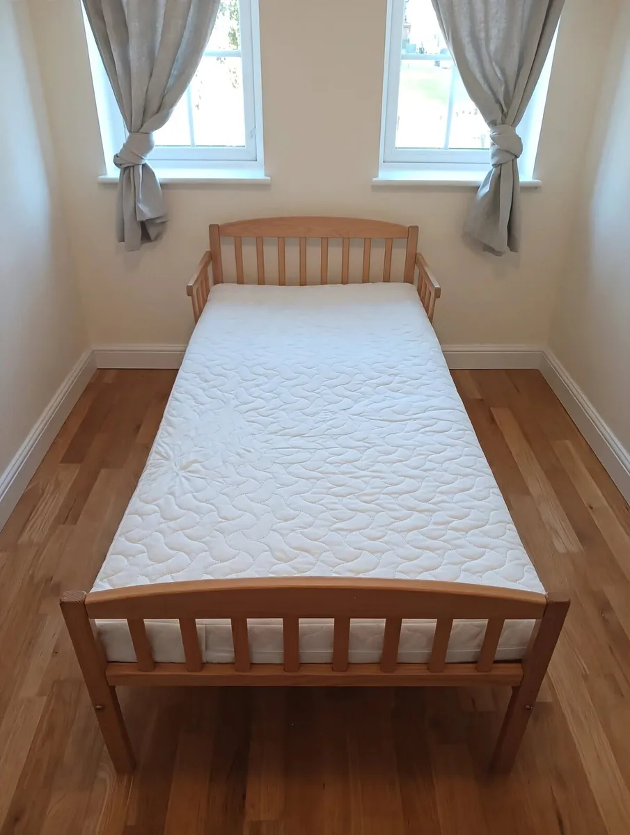 Toddler bed - Image 1