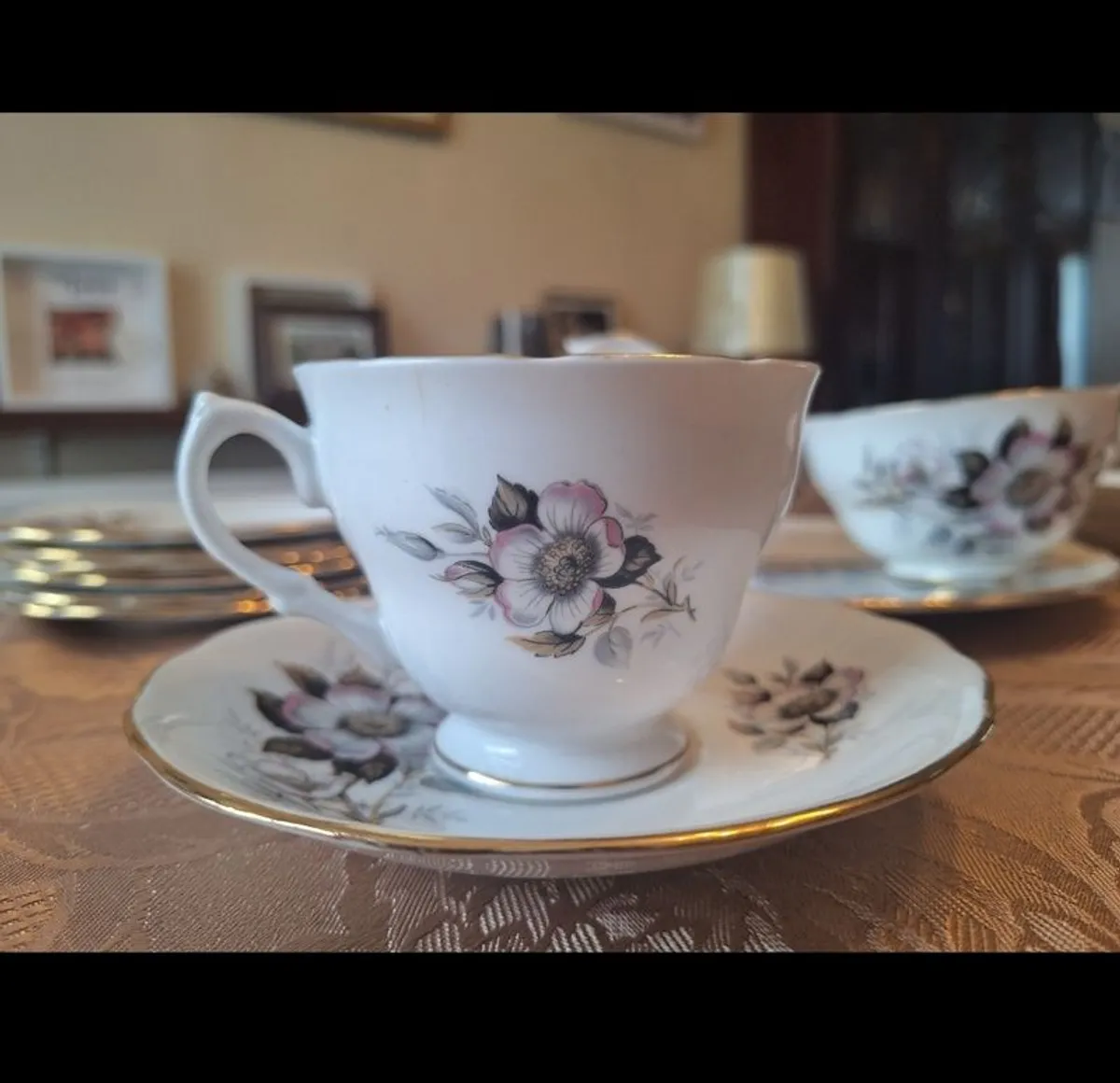 Crown Royal Bone China tea set - Image 3