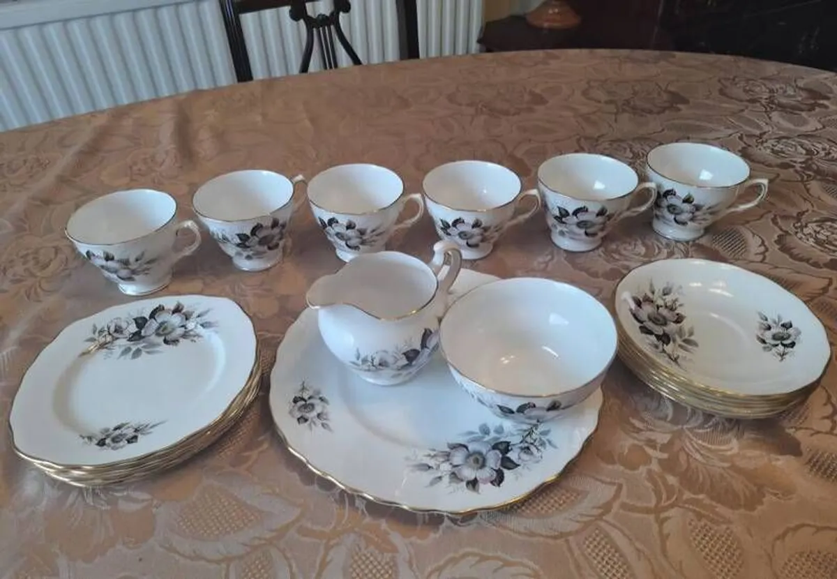 Crown Royal Bone China tea set - Image 1