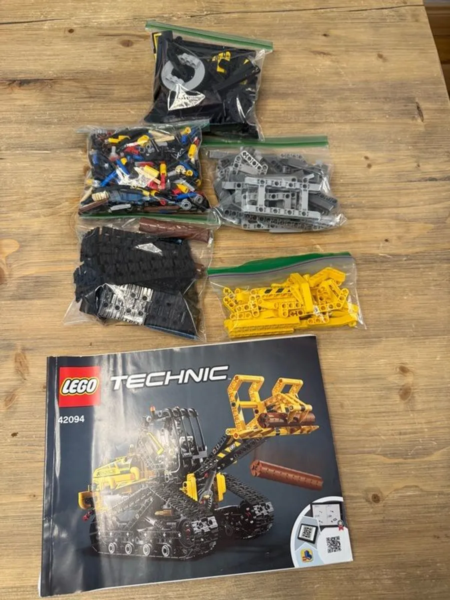 Lego 42094 Tracked Crawler - Retired Product - Image 2