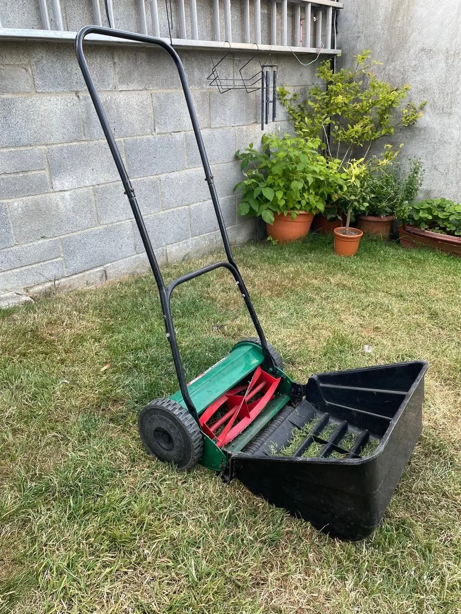 2x Garden Lawnmowers (Qualcast Panther & Flymo Hov - Image 3