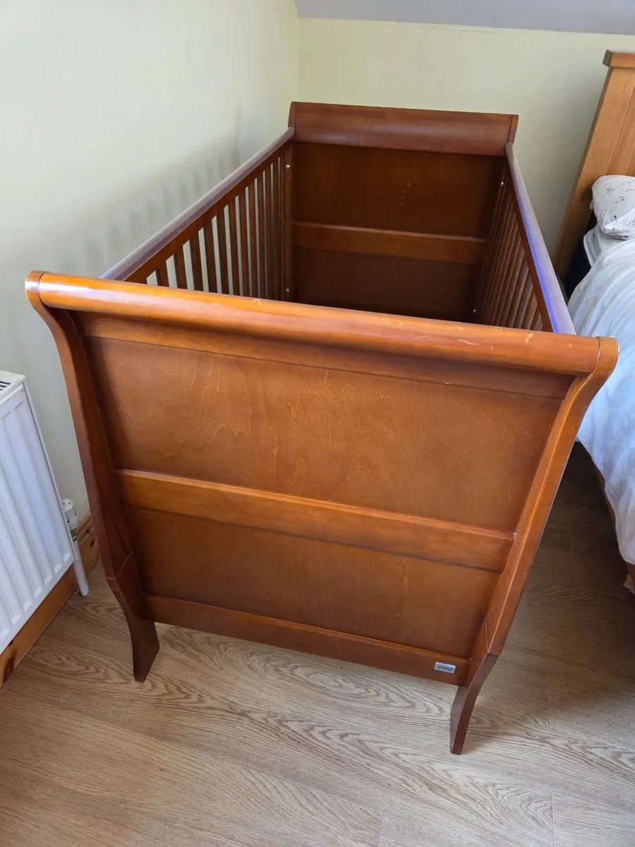 A cot and a mirror - Image 3