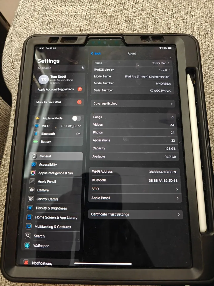 Ipad pro 11 inch 128gb with case and apple pencil - Image 2