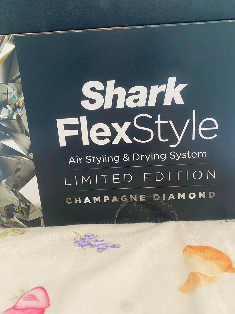 Shark

Shark FlexStyle Sparkle – Champagne Diamond - Image 2