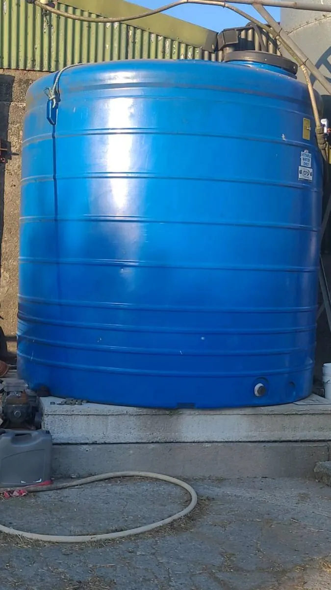 Water/ molasses tank - Image 1