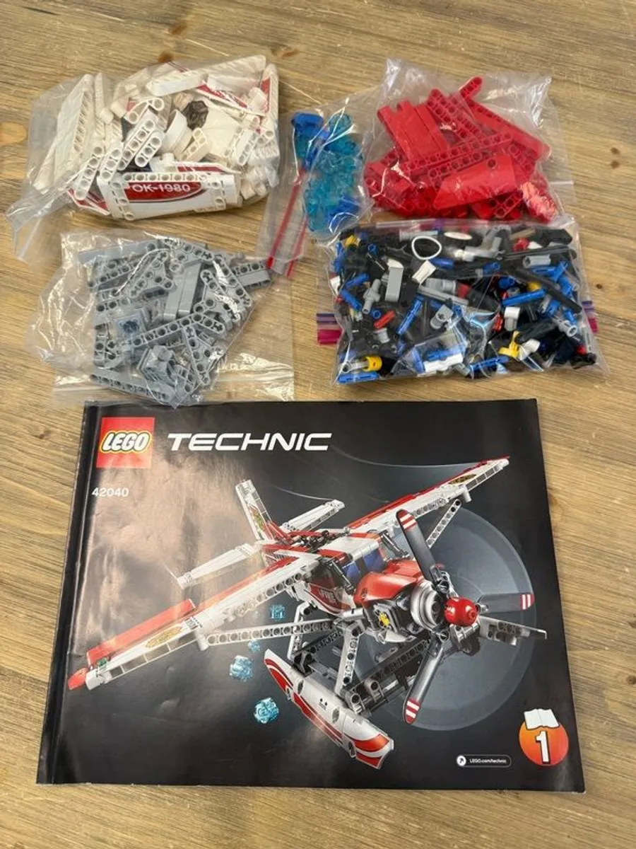 Lego 42020 Technic Fire Plane - Image 2