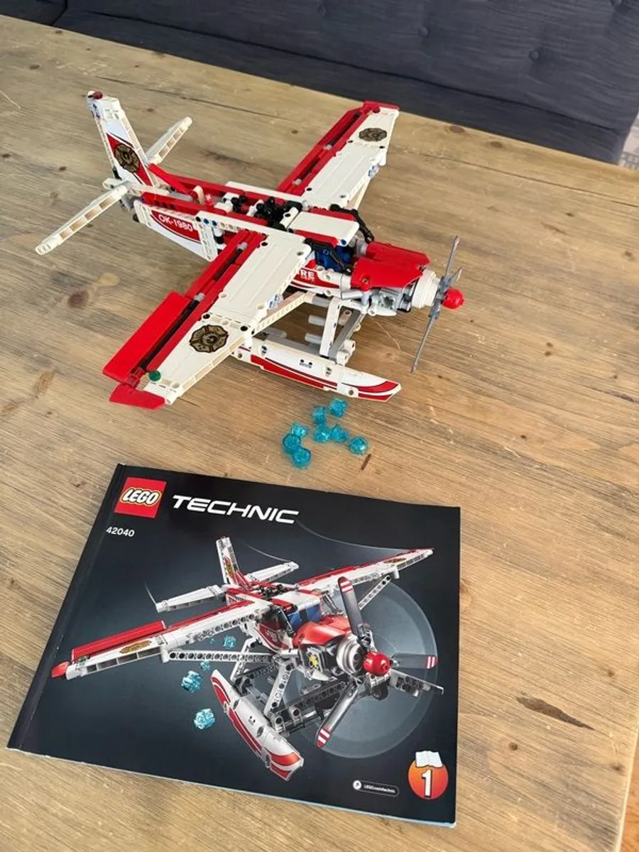 Lego 42020 Technic Fire Plane - Image 1
