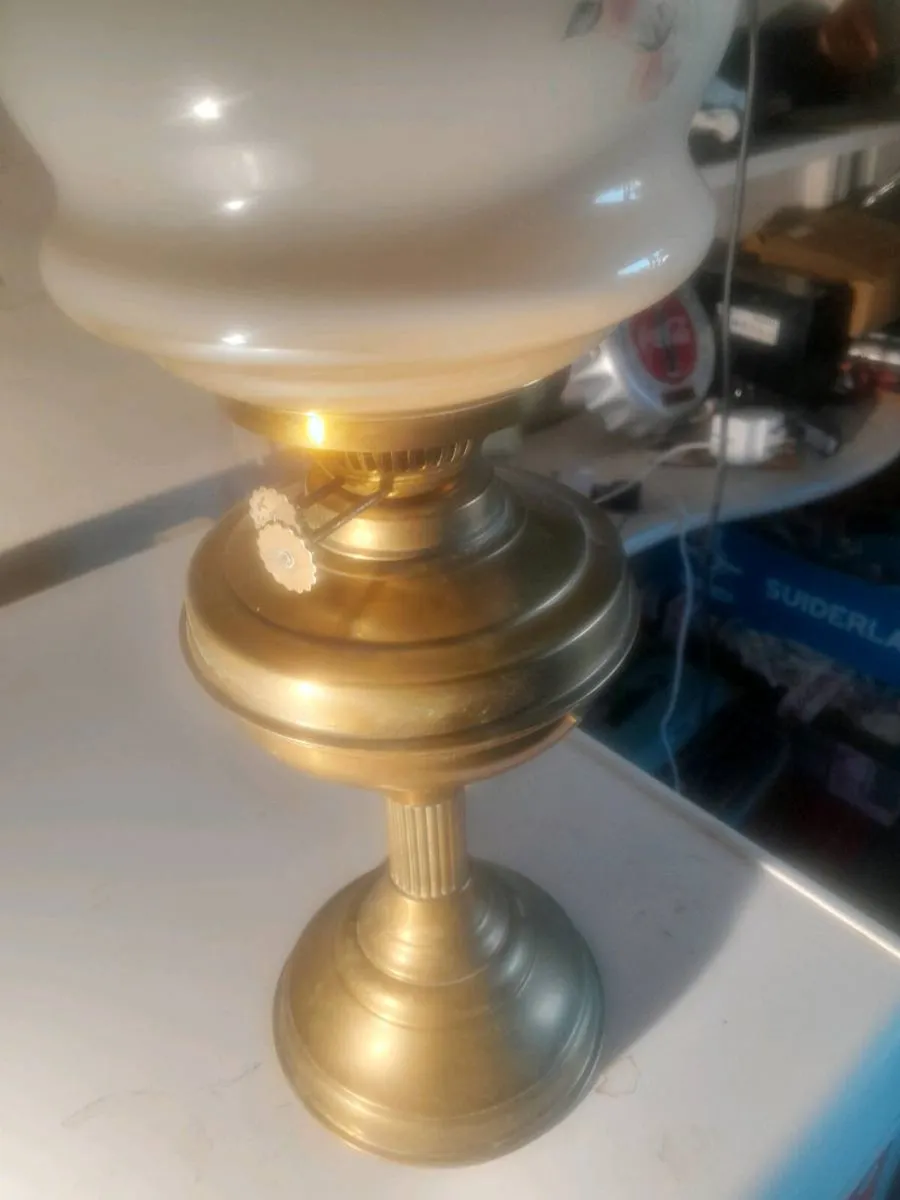 Vintage  brass oil lamp - Image 2