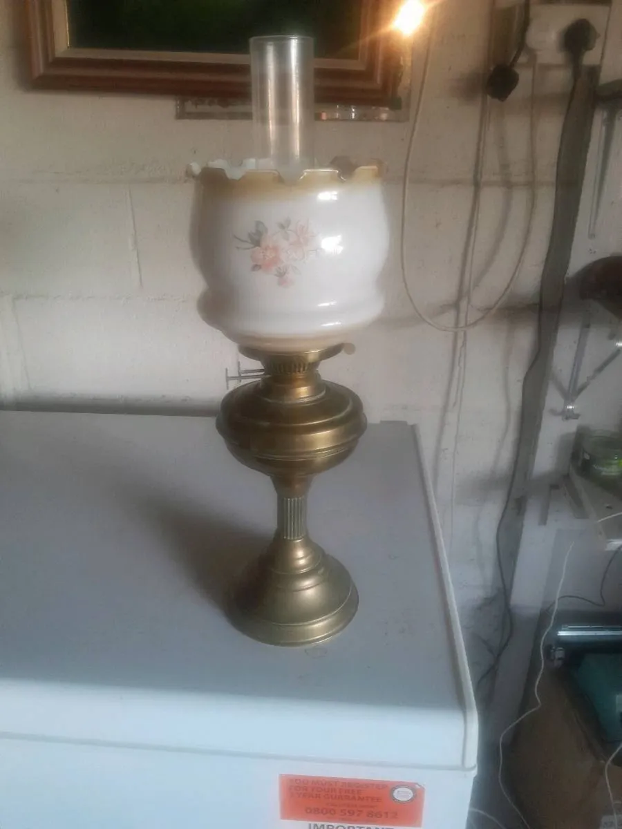 Vintage  brass oil lamp - Image 3