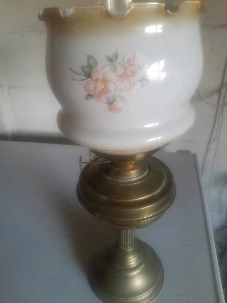 Vintage  brass oil lamp - Image 4