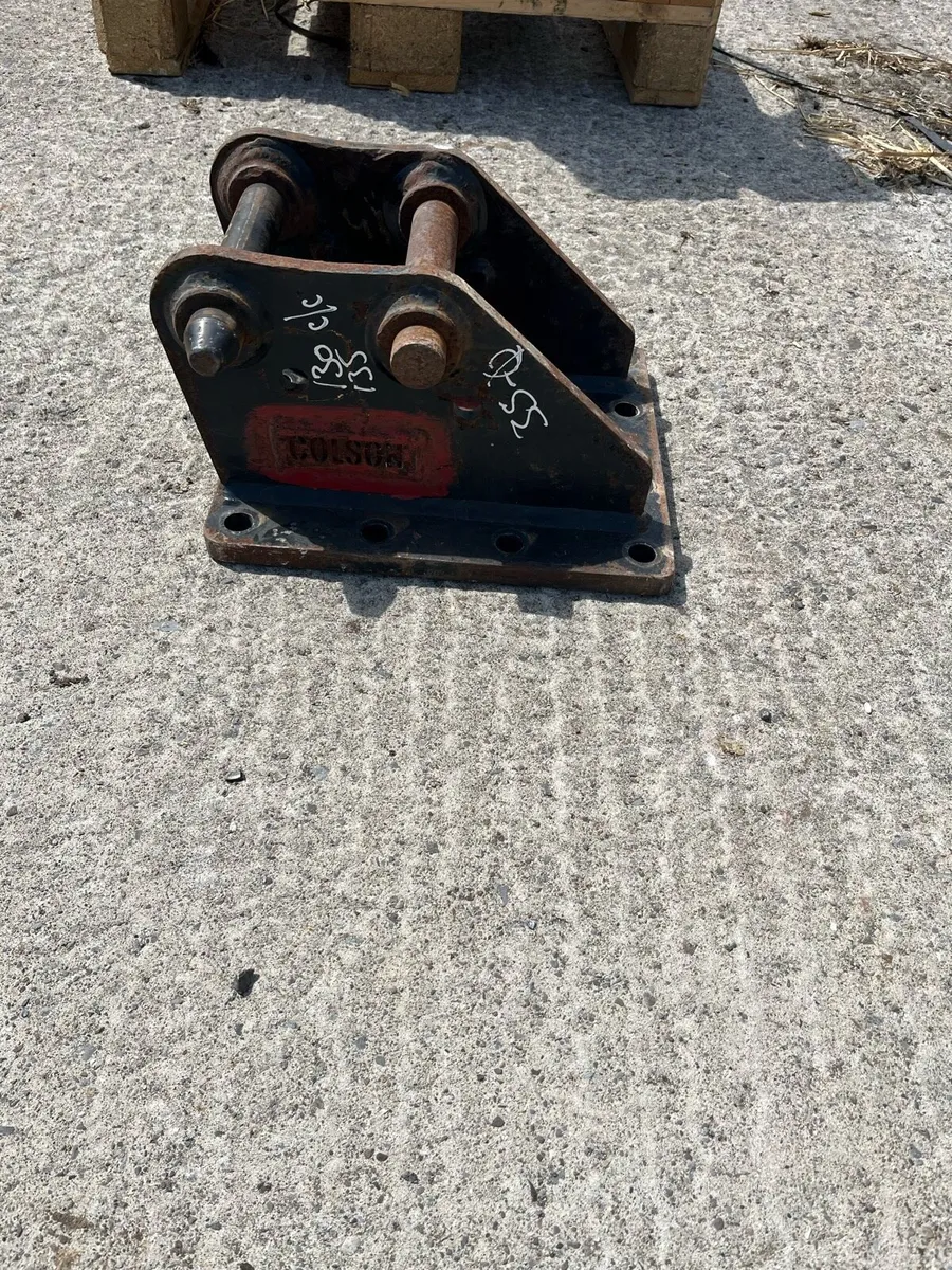 Rock breaker cradle - Image 1