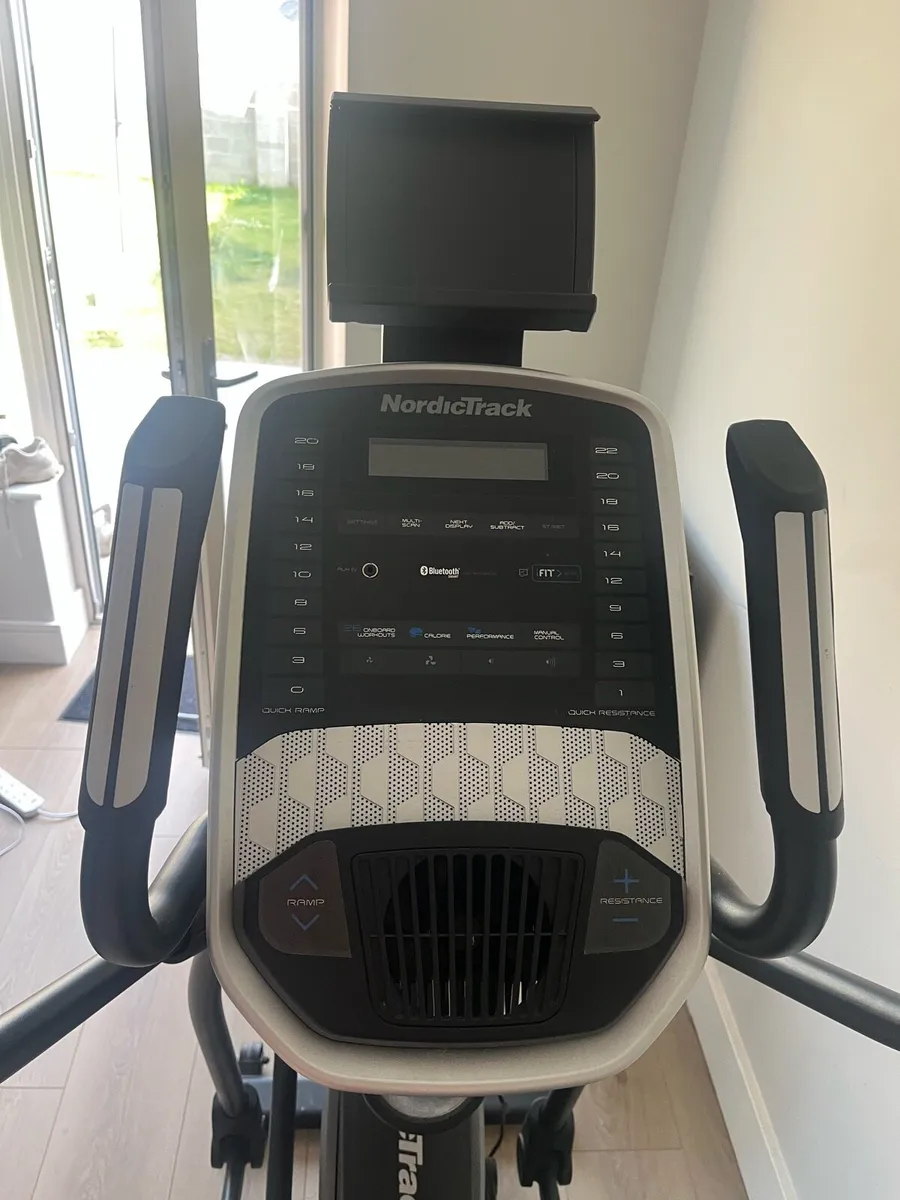 Cross Trainer-Elliptical - Image 3