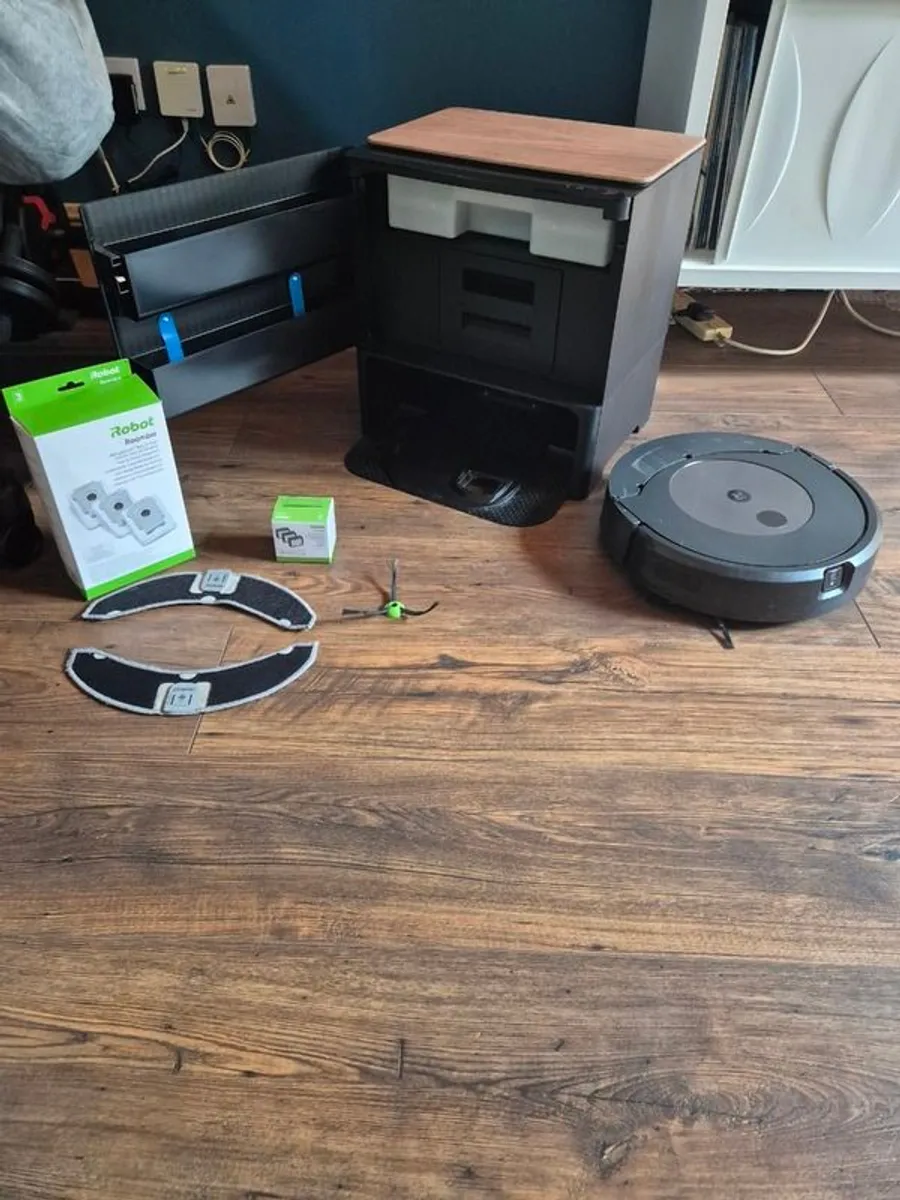 iRobot Roomba Combo j9+ | Self-Emptying Vacuum & Mop | Excellent Condition - Image 1