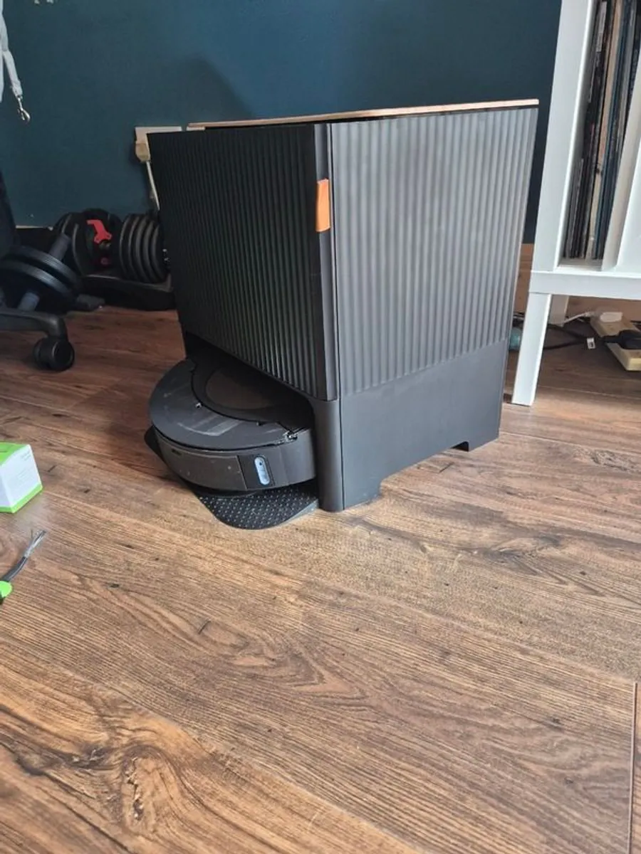 iRobot Roomba Combo j9+ | Self-Emptying Vacuum & Mop | Excellent Condition - Image 3