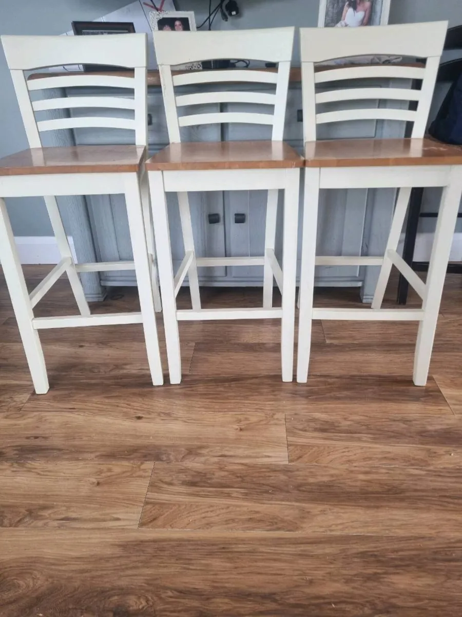 3x high stools