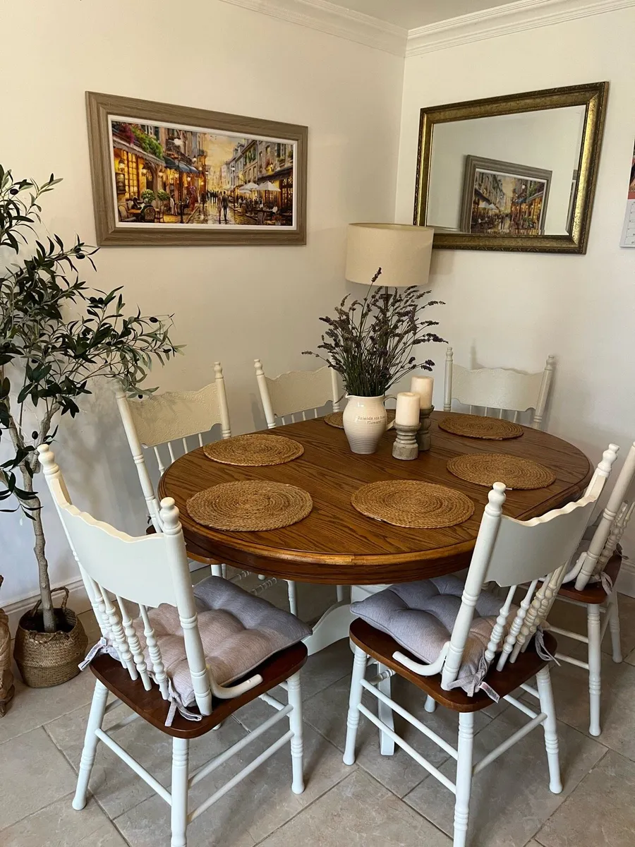 Extendable table and six chairs set - Image 4