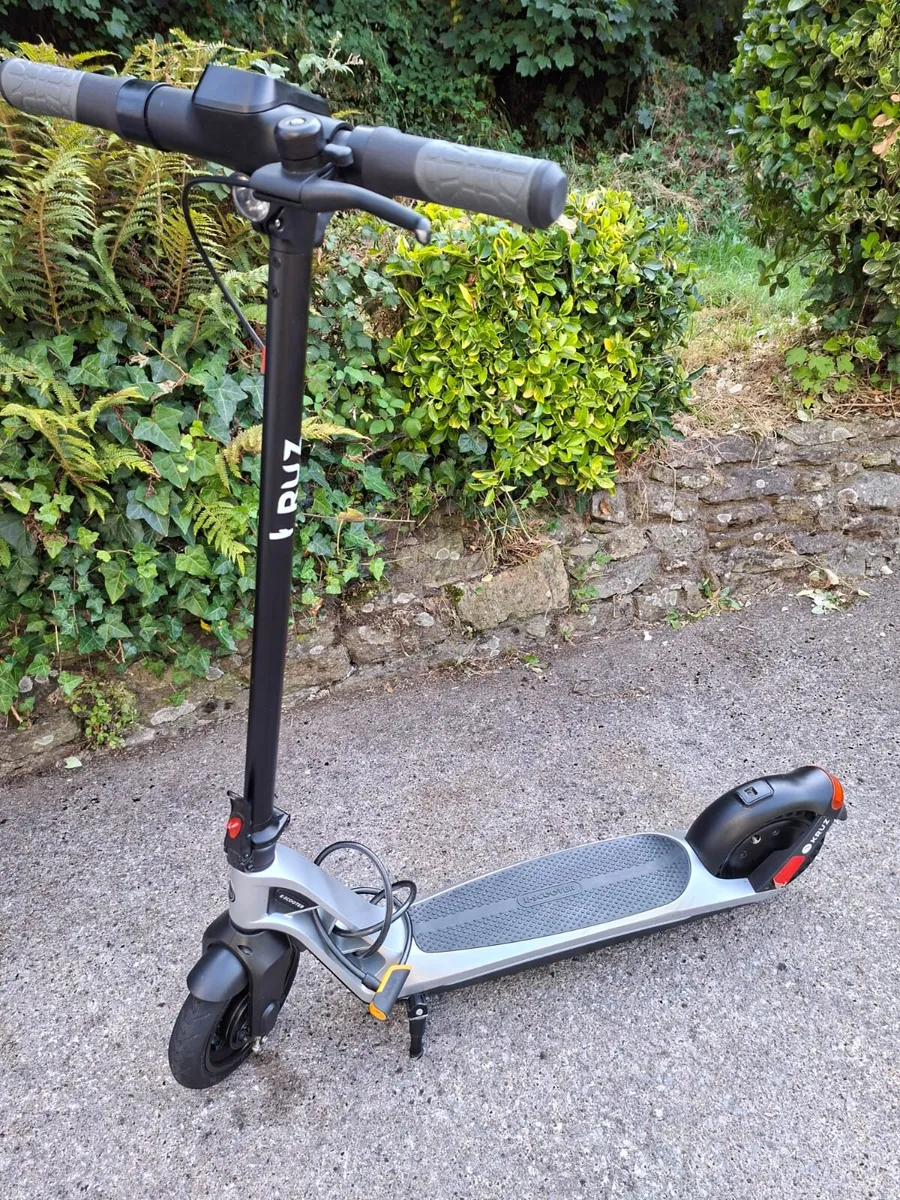 Kruz Electric Scooter - Excellent Condition - Image 1