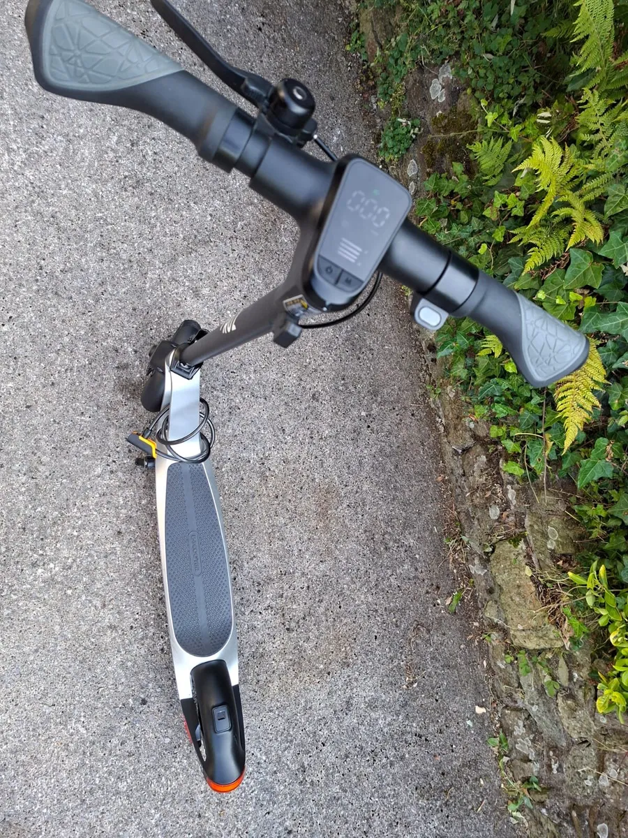 Kruz Electric Scooter - Excellent Condition - Image 3