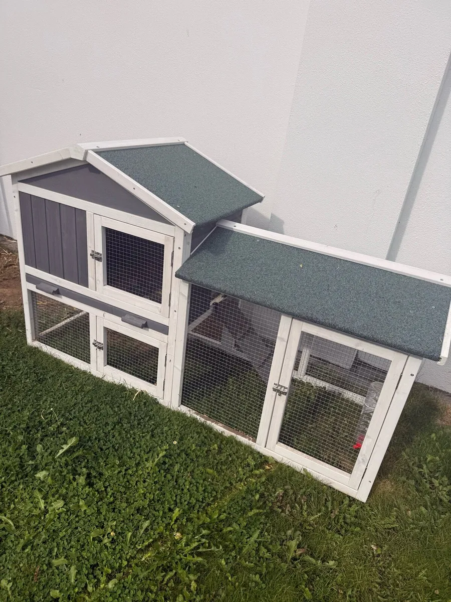 Rabbit hutch - Image 1