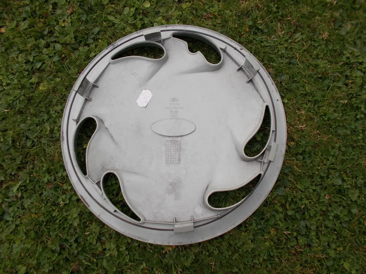 1990's Ford Hub Cap **NEW** Spare - Image 2