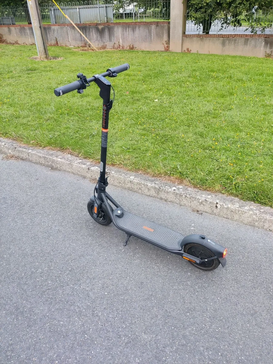 Segway F2 E Ninebot Electric Scooter - Black - Image 1