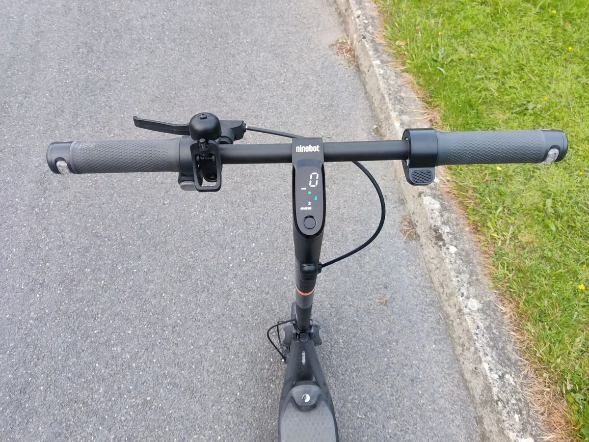 Segway F2 E Ninebot Electric Scooter - Black - Image 4