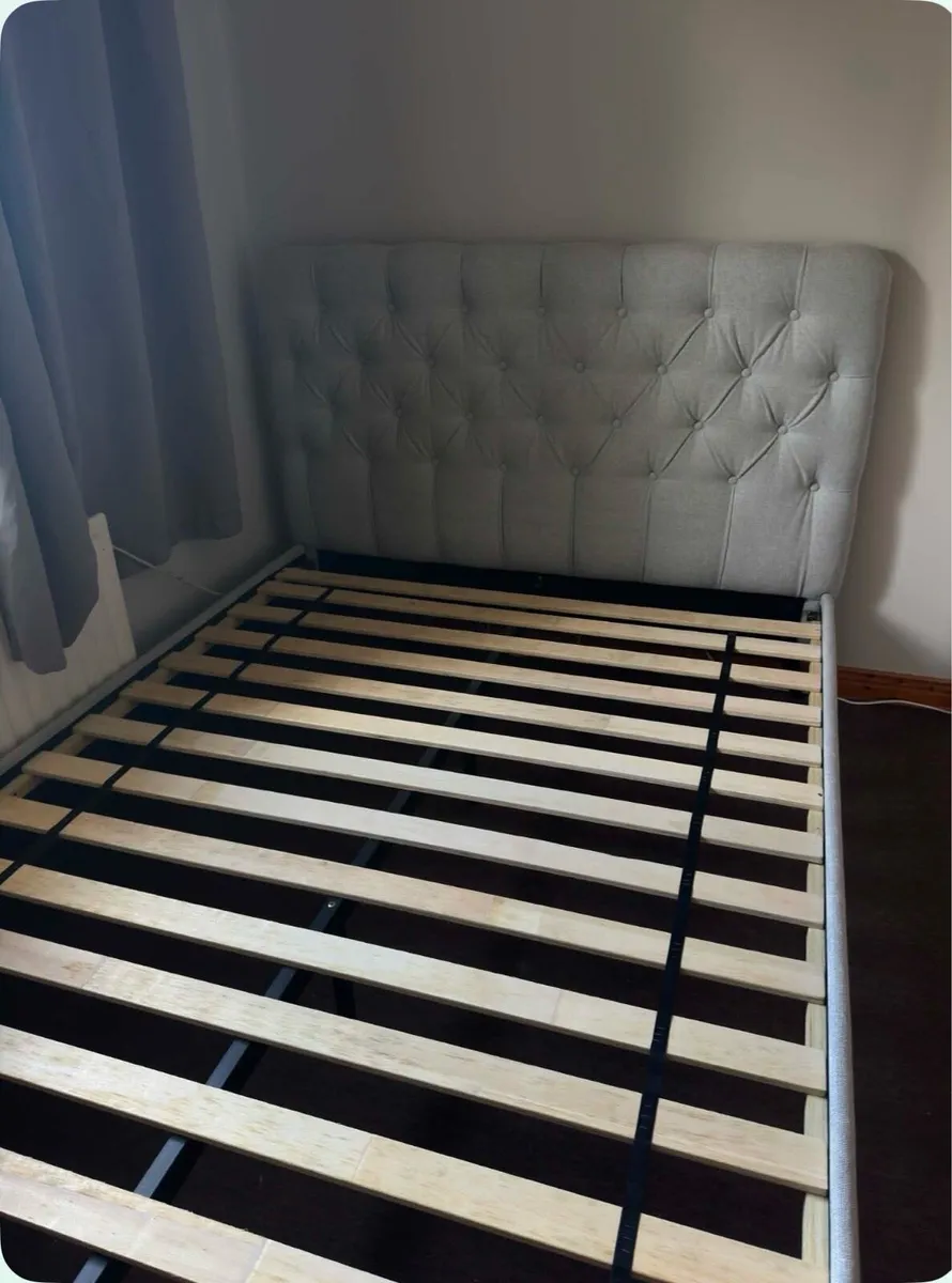 King size bed - Image 1