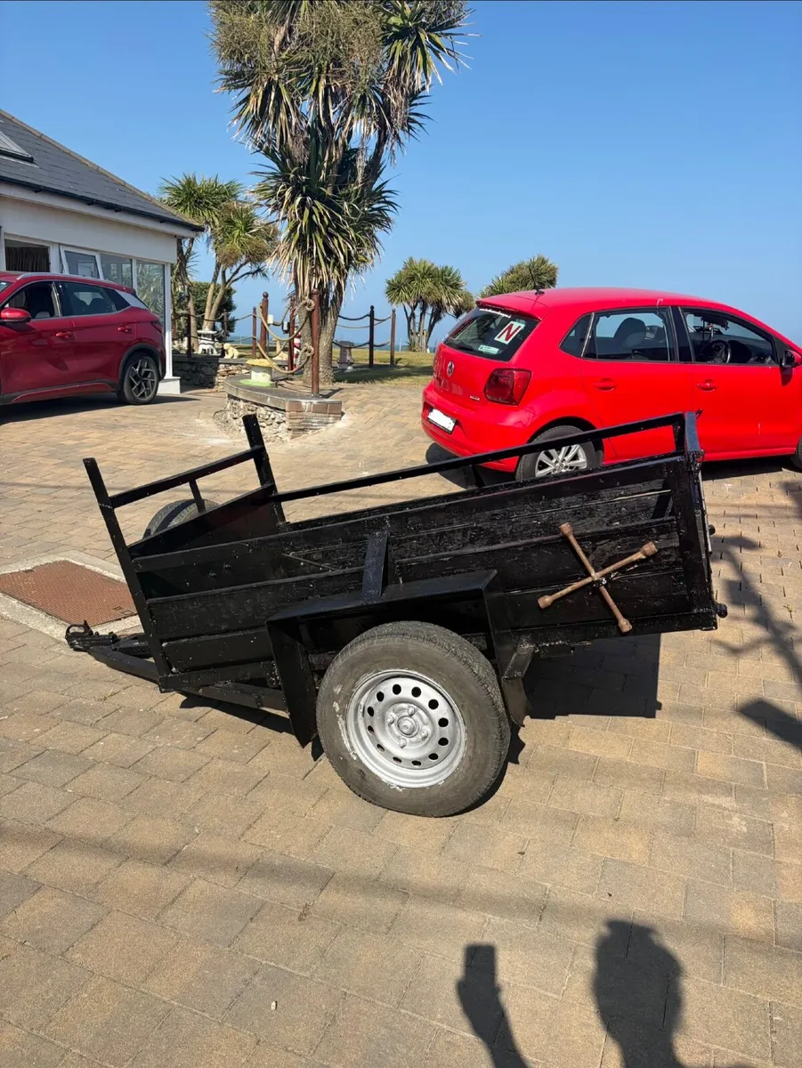 Trailer - Image 1