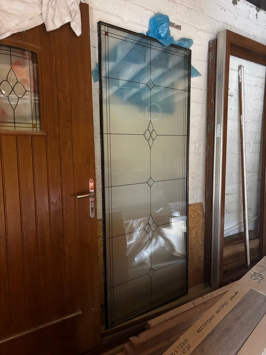 Side door glass - Image 2
