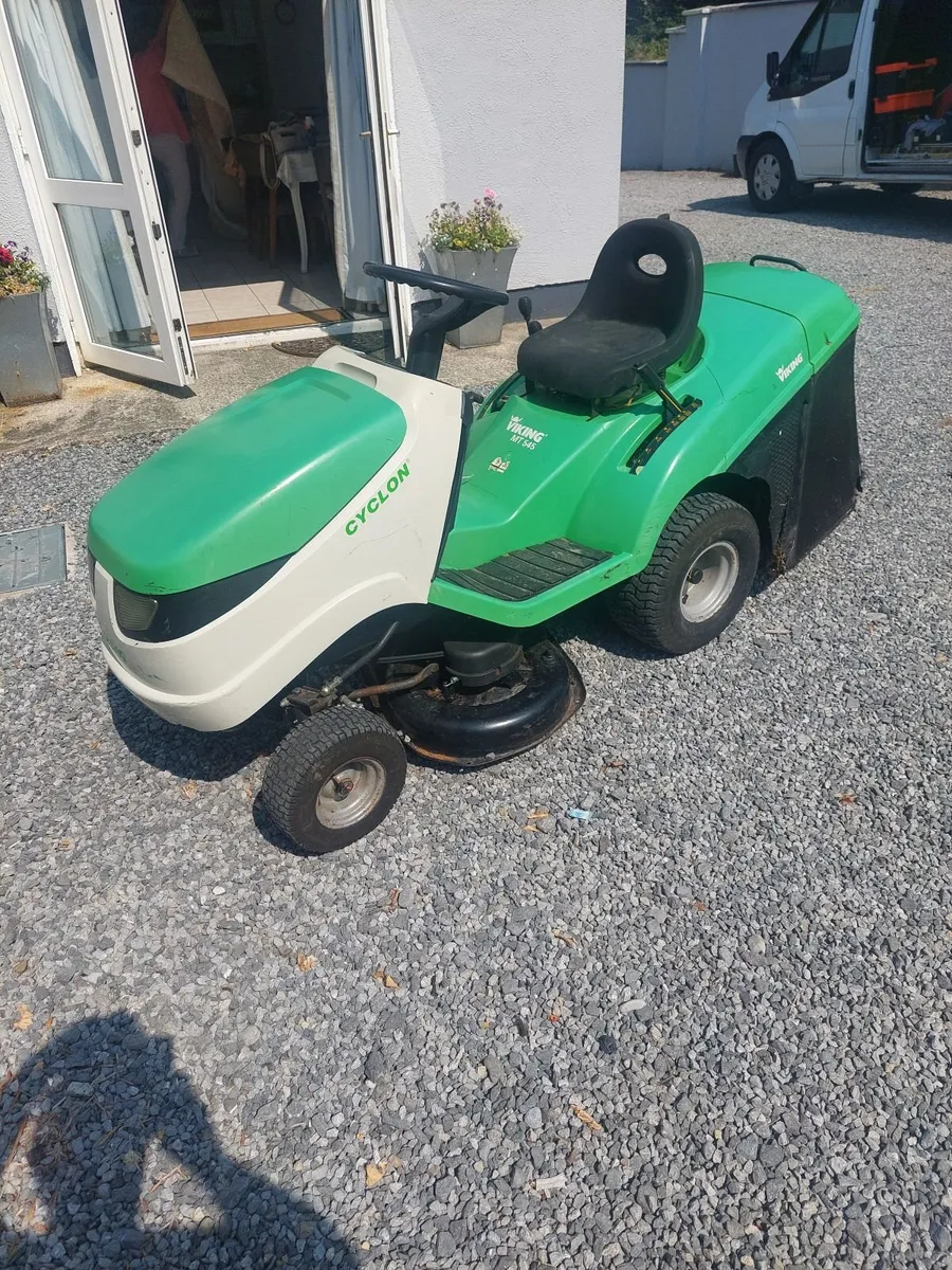 Tractor lawnmower - Image 1