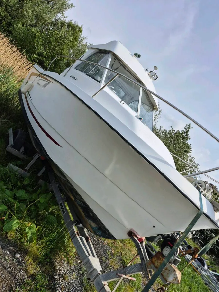 Beneteau Antares 655 Boat - Image 1