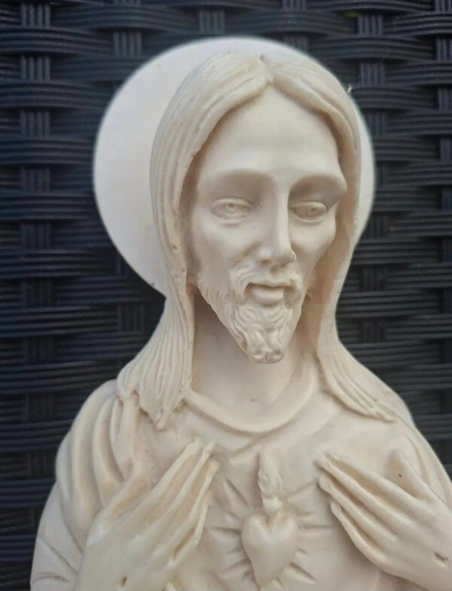 Vintage 1950's Jesus Sacred Heart Holy water Font - Image 4