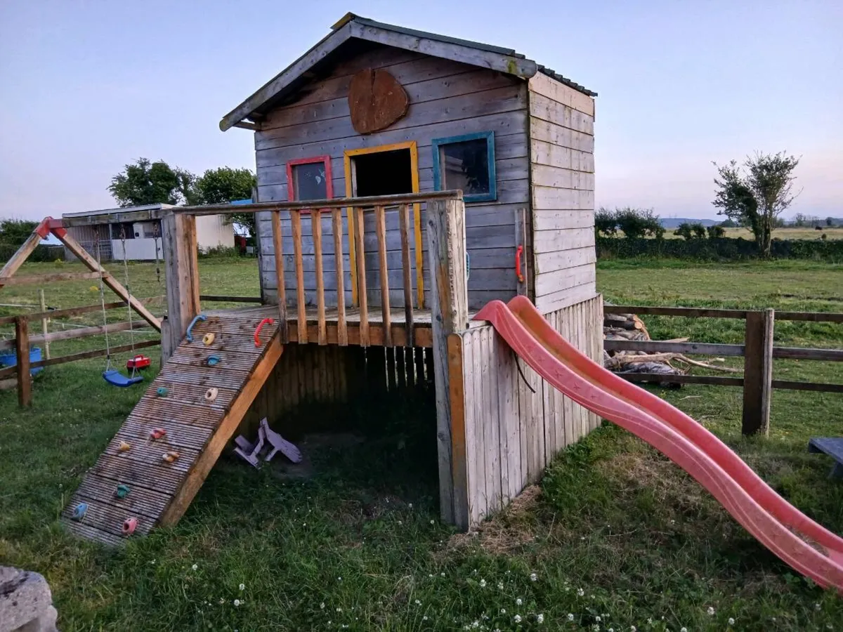 Large playhouse - Image 1