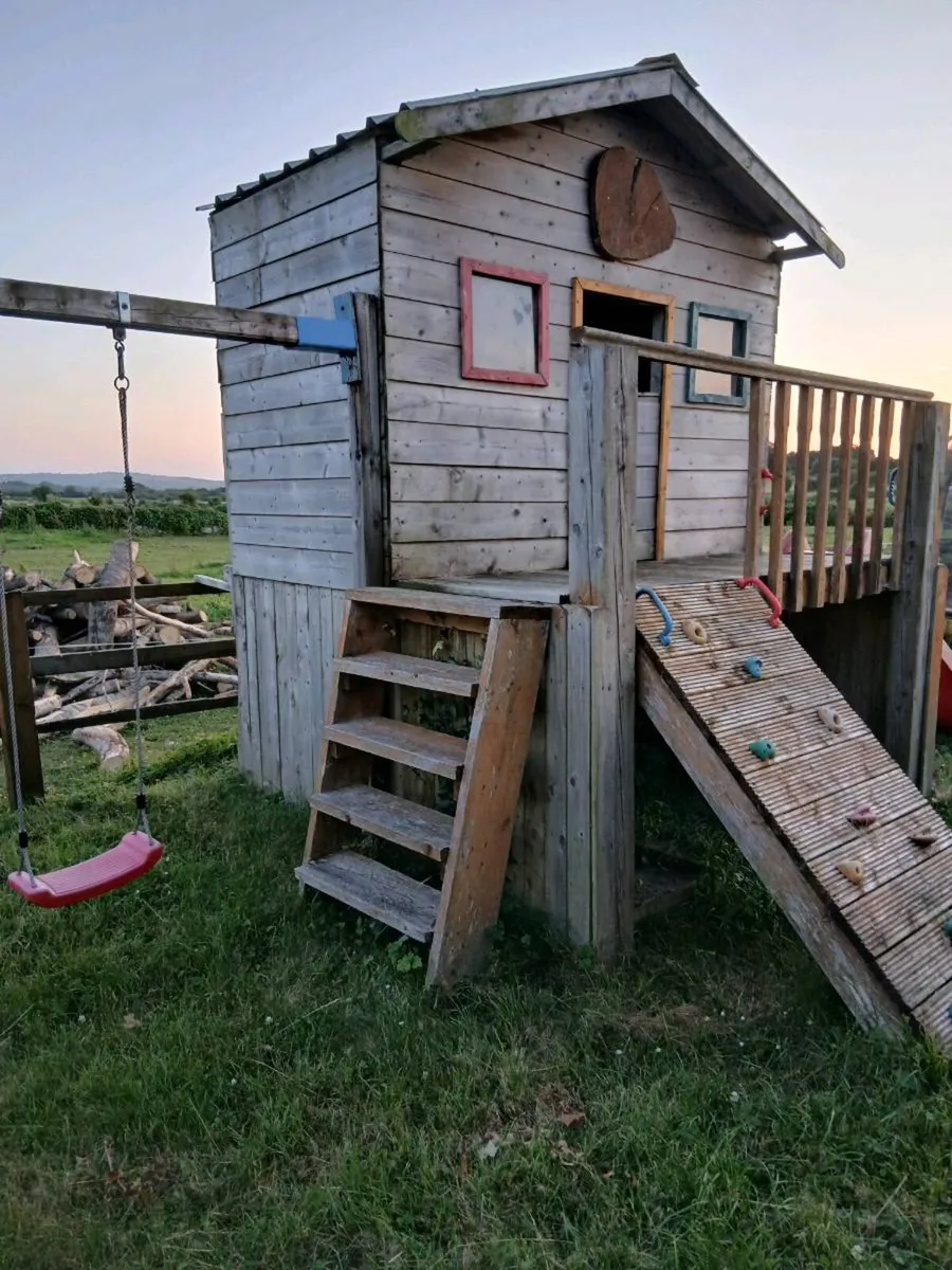Large playhouse - Image 2