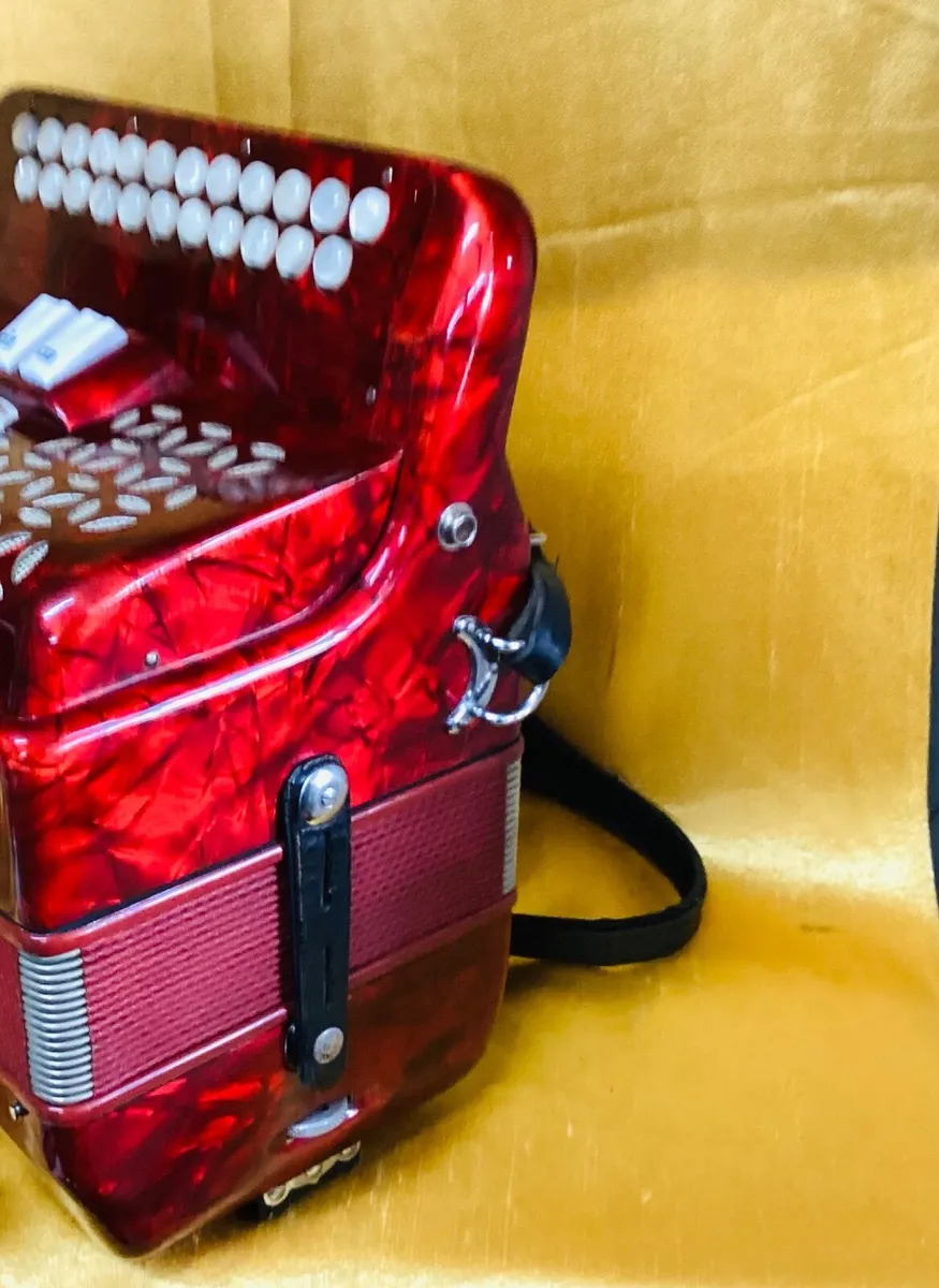 PAOLO SOPRANI B/C 4 VOICE ACCORDION USED - Image 2
