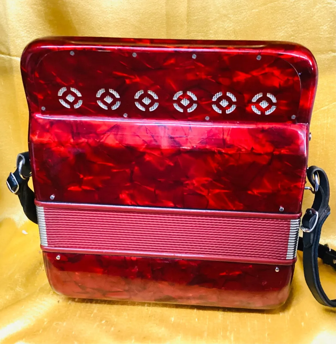 PAOLO SOPRANI B/C 4 VOICE ACCORDION USED - Image 3
