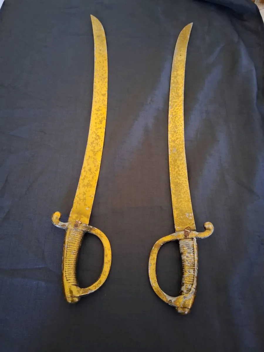 2 Decorative Wall Sword's - Image 1